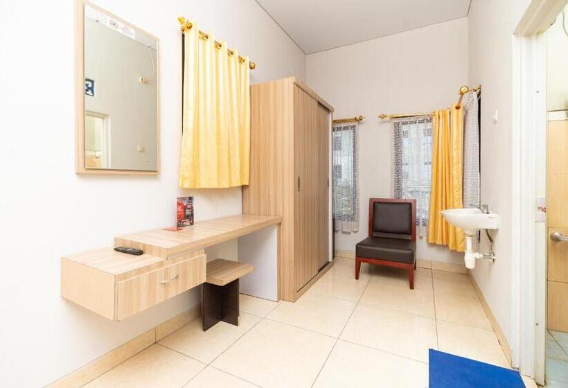 פנסיון Reddoorz Plus @ Jalan Pumorow Manado