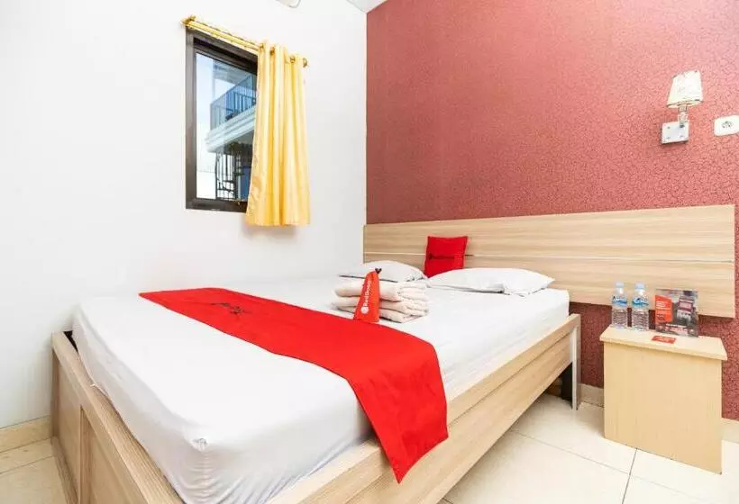 ペンション Reddoorz Plus @ Jalan Pumorow Manado