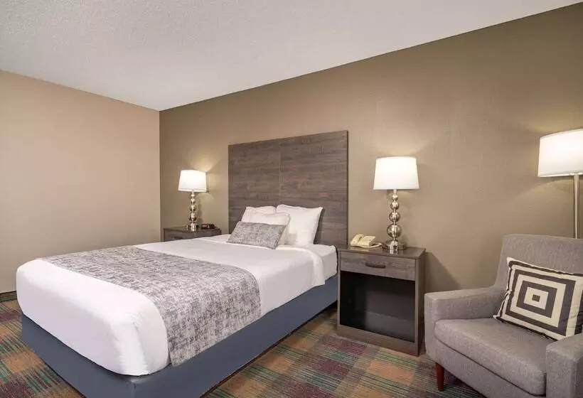 فندق Baymont Inn Baldwin