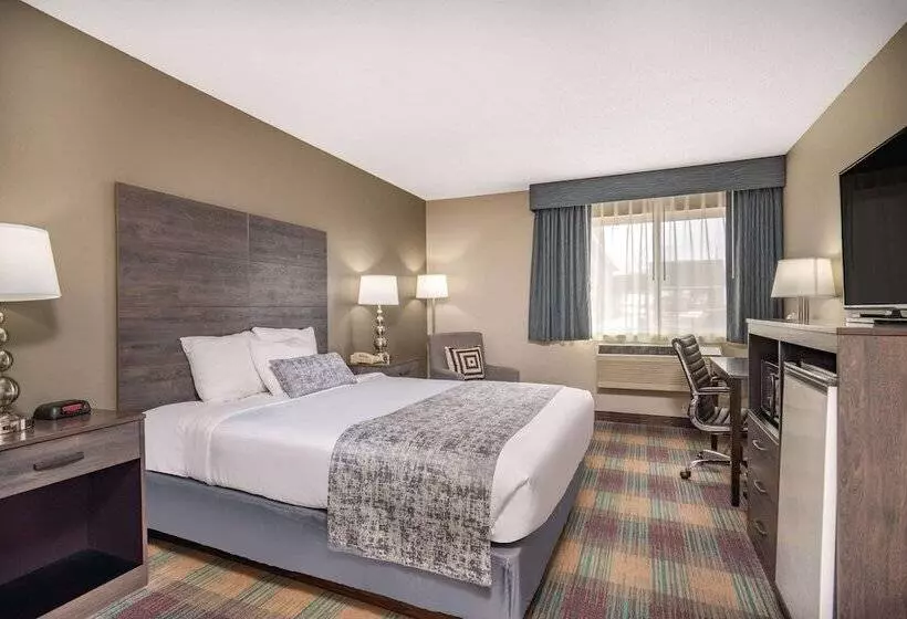 فندق Baymont Inn Baldwin