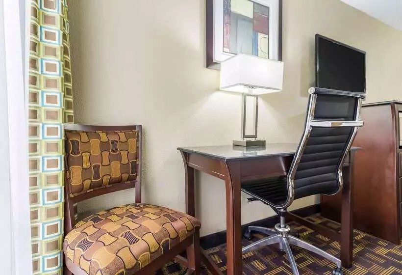 فندق Quality Inn & Suites Arden Hills Saint Paul North