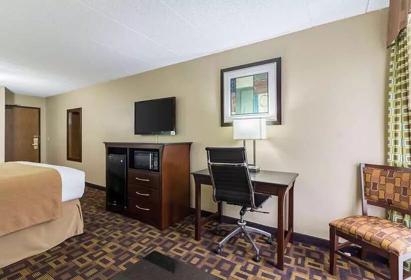 فندق Quality Inn & Suites Arden Hills Saint Paul North