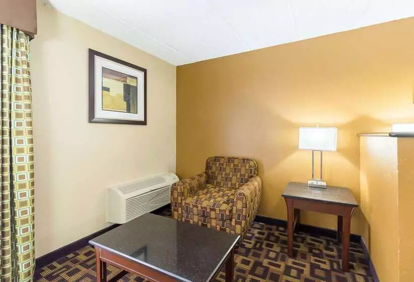 فندق Quality Inn & Suites Arden Hills Saint Paul North
