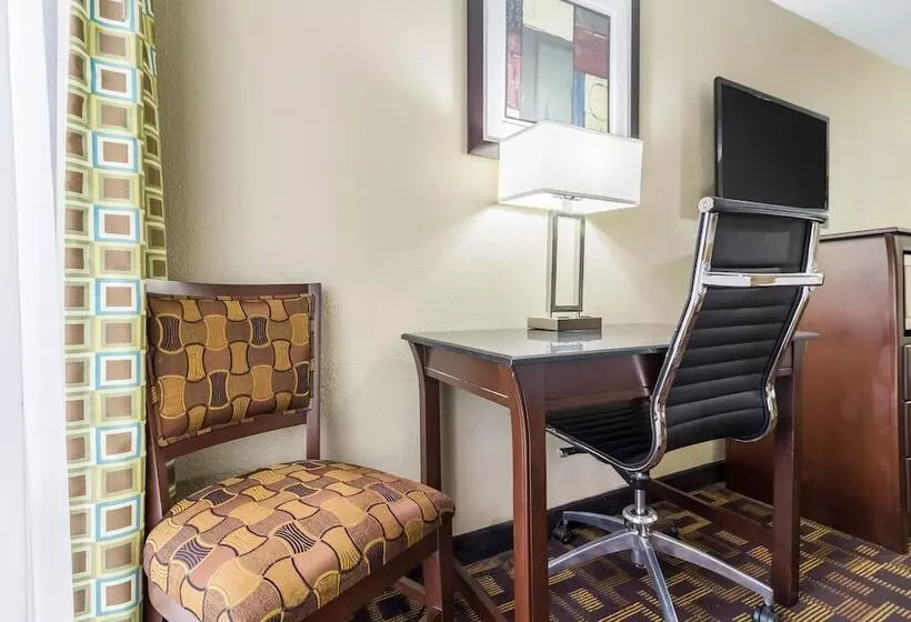 فندق Quality Inn & Suites Arden Hills Saint Paul North