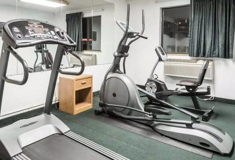 Отель Super 8 By Wyndham New Stanton