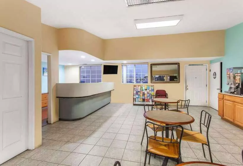 Отель Travelodge By Wyndham San Diego Seaworld