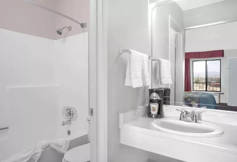 汽车旅馆 Super 8 By Wyndham Barstow