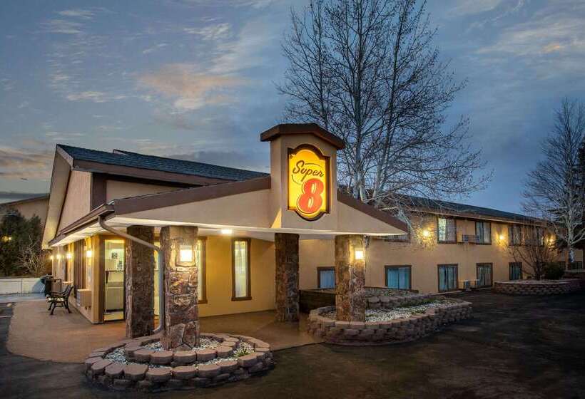فندق على الطريق Super 8 By Wyndham Craig