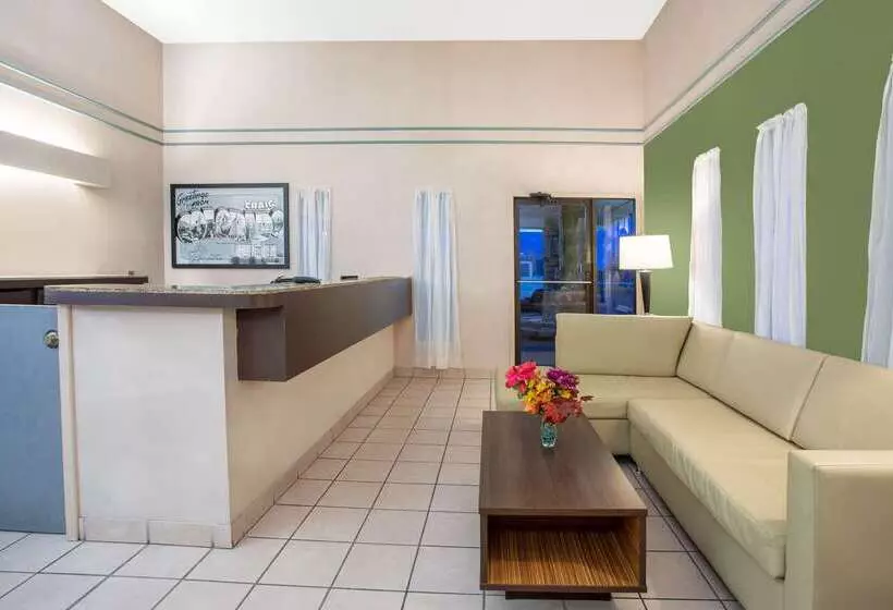 מוטל Super 8 By Wyndham Craig