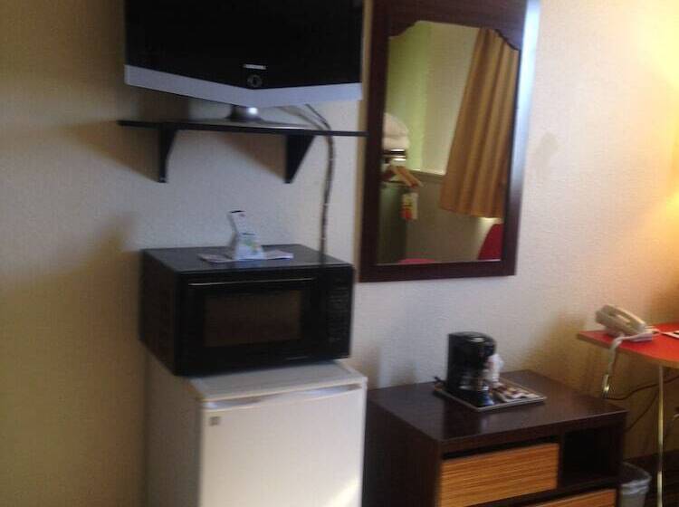 فندق على الطريق Super 8 By Wyndham Craig