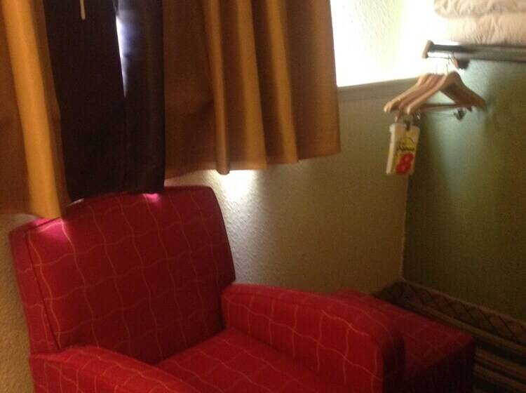 فندق على الطريق Super 8 By Wyndham Craig