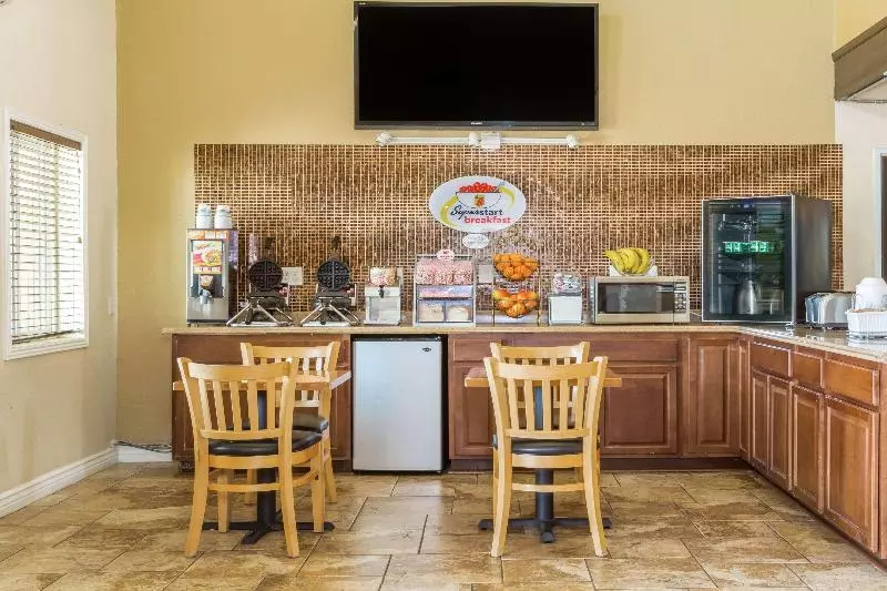 Мотель Super 8 By Wyndham Goodyear/phoenix Area