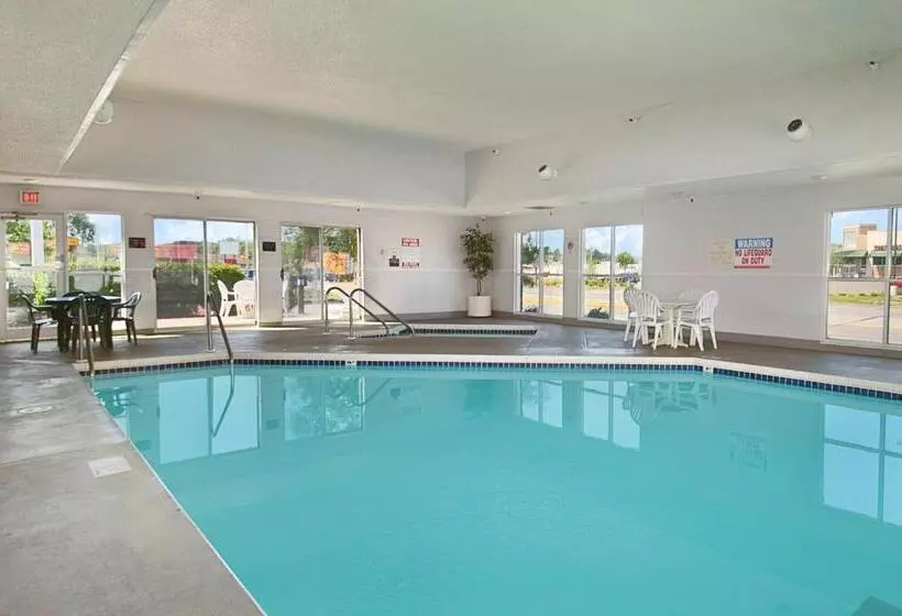 汽车旅馆 Super 8 By Wyndham Menomonie Wi