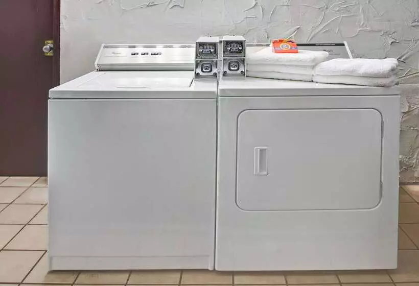 汽车旅馆  Super 8 By Wyndham Norman