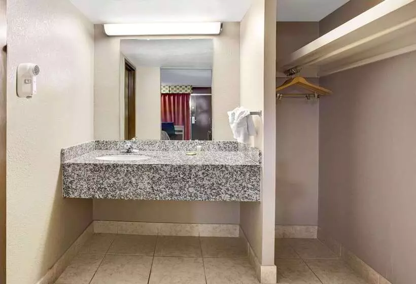 汽车旅馆  Super 8 By Wyndham Norman