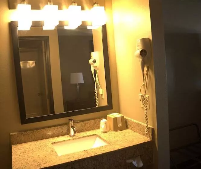 مُتل Super 8 By Wyndham Portage