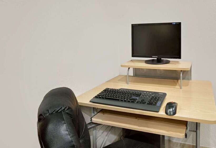 מוטל Super 8 By Wyndham Waynesboro