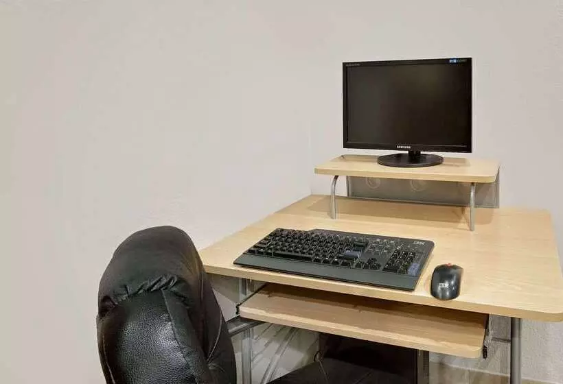 모텔 Super 8 By Wyndham Waynesboro