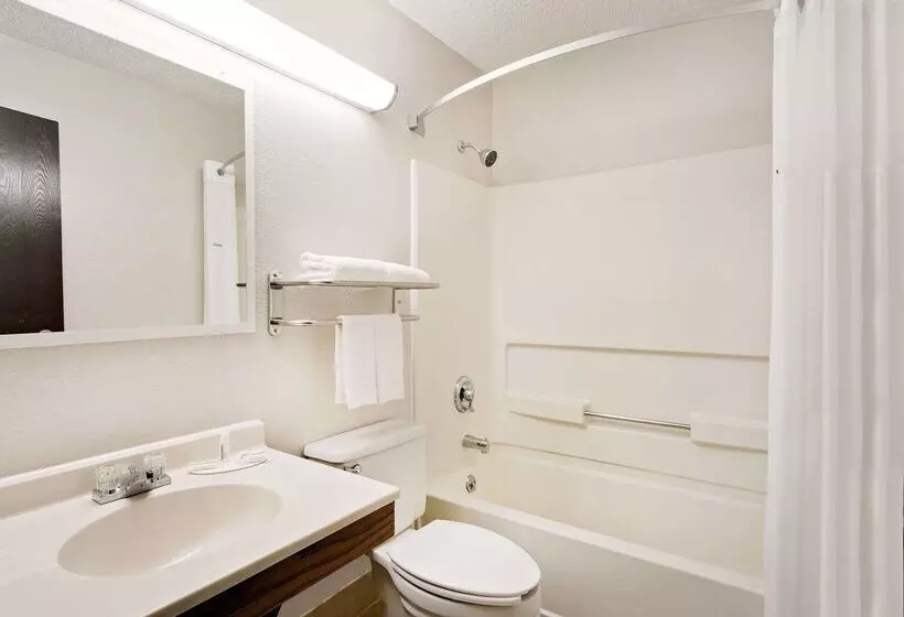 모텔 Super 8 By Wyndham Waynesboro