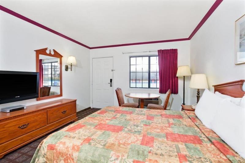 فندق على الطريق Super 8 Santa Cruz Beach Boardwalk West