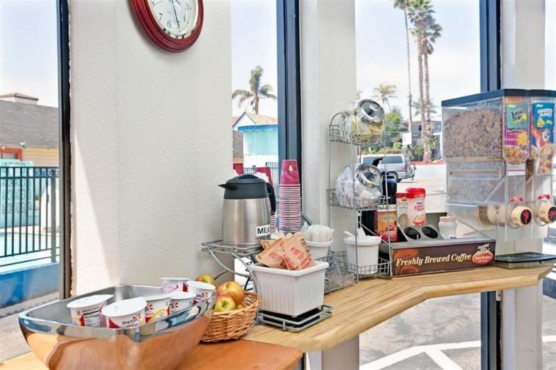 فندق على الطريق Super 8 Santa Cruz Beach Boardwalk West