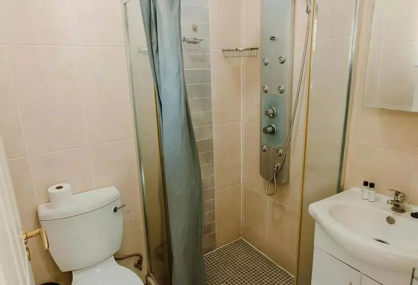 Majatalo Golden Candle Guest House