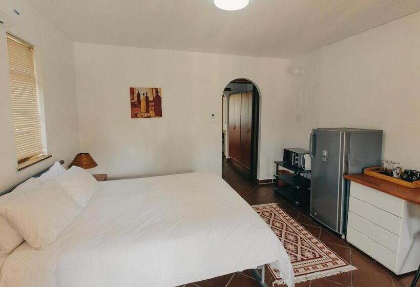 膳宿费 Golden Candle Guest House