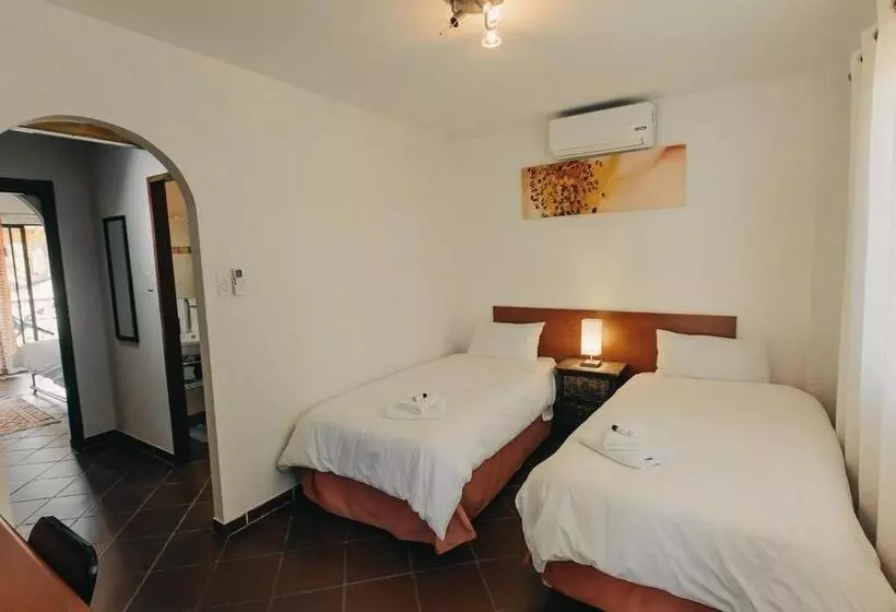 Majatalo Golden Candle Guest House