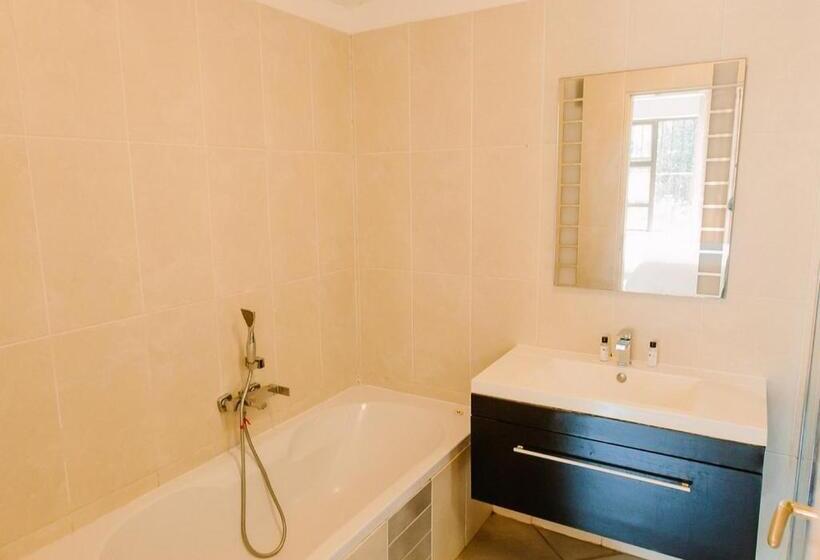 膳宿费 Golden Candle Guest House