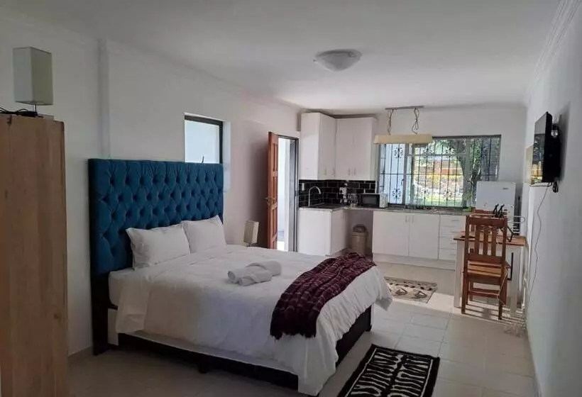 Majatalo Golden Candle Guest House