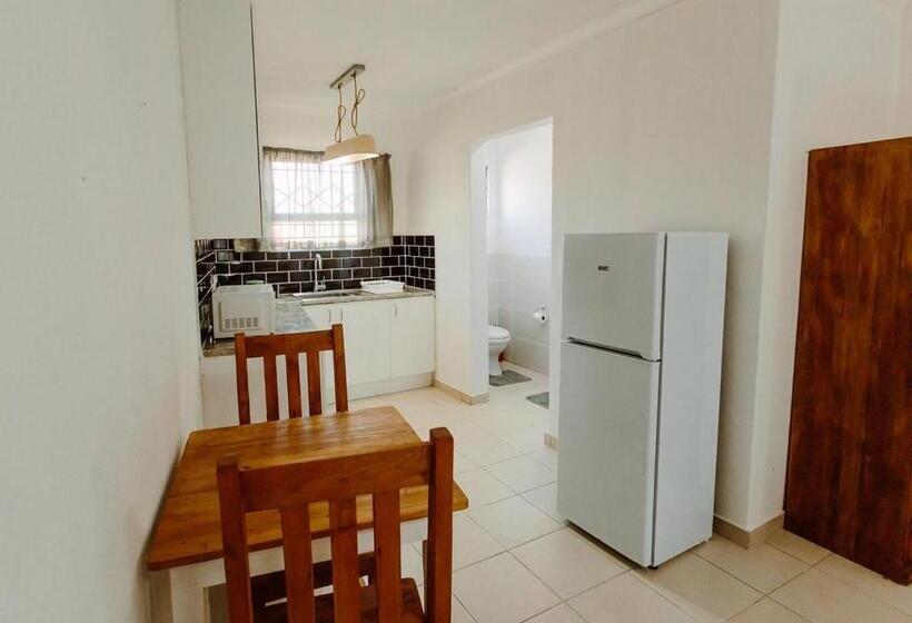 膳宿费 Golden Candle Guest House