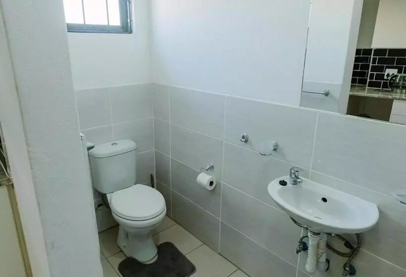 Majatalo Golden Candle Guest House