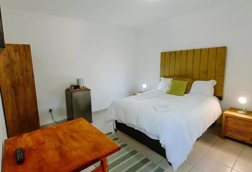 Majatalo Golden Candle Guest House