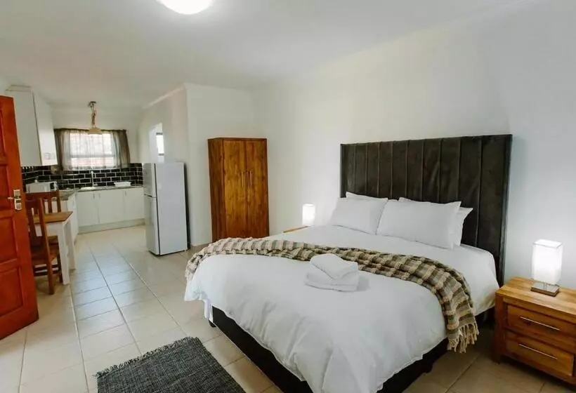 Majatalo Golden Candle Guest House