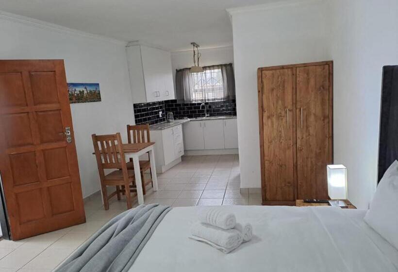 膳宿费 Golden Candle Guest House