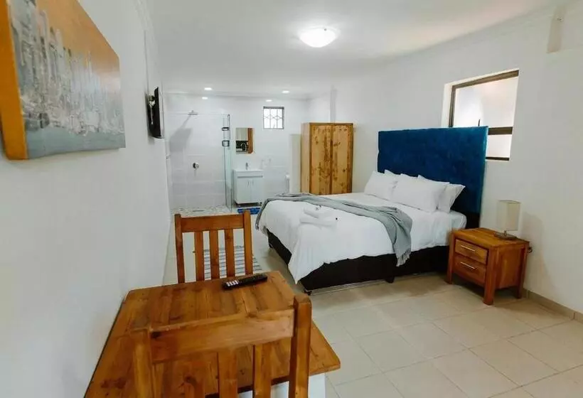 Majatalo Golden Candle Guest House