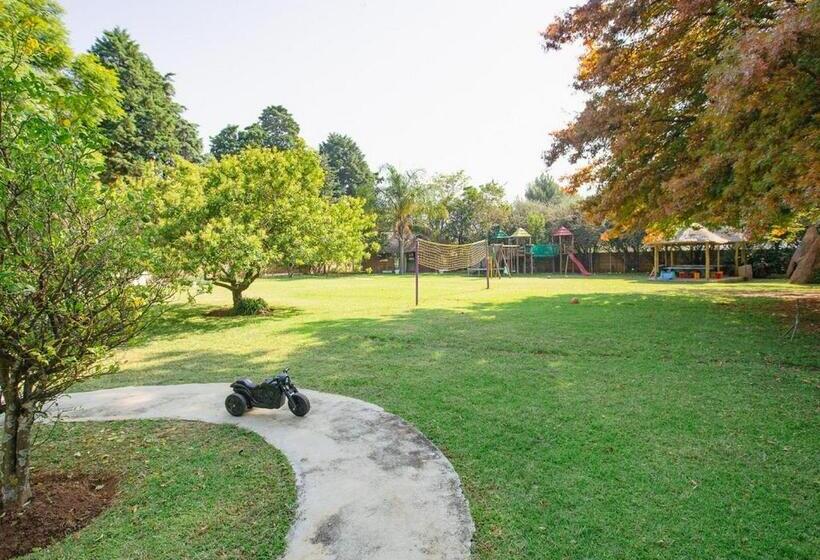 膳宿费 Golden Candle Guest House