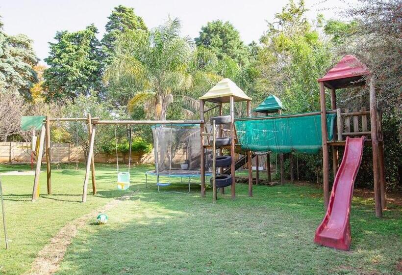 膳宿费 Golden Candle Guest House