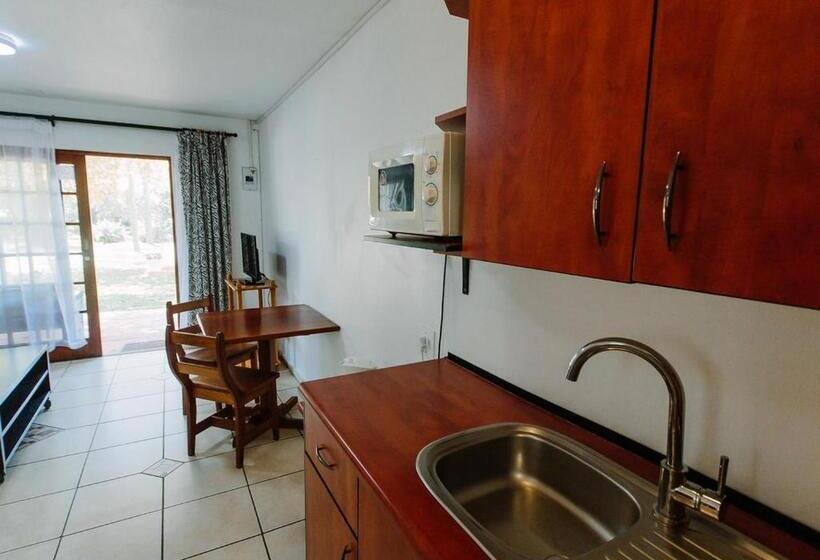 膳宿费 Golden Candle Guest House