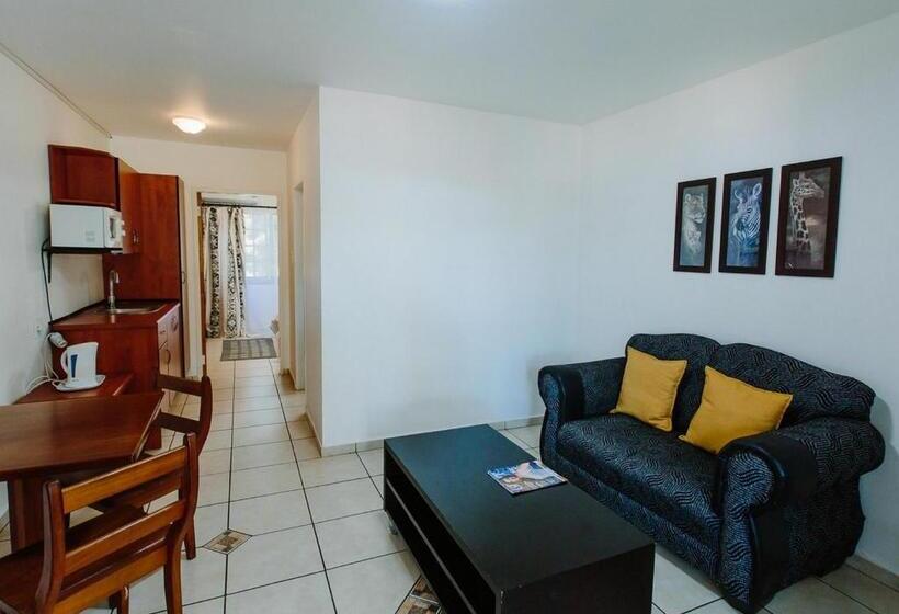 膳宿费 Golden Candle Guest House