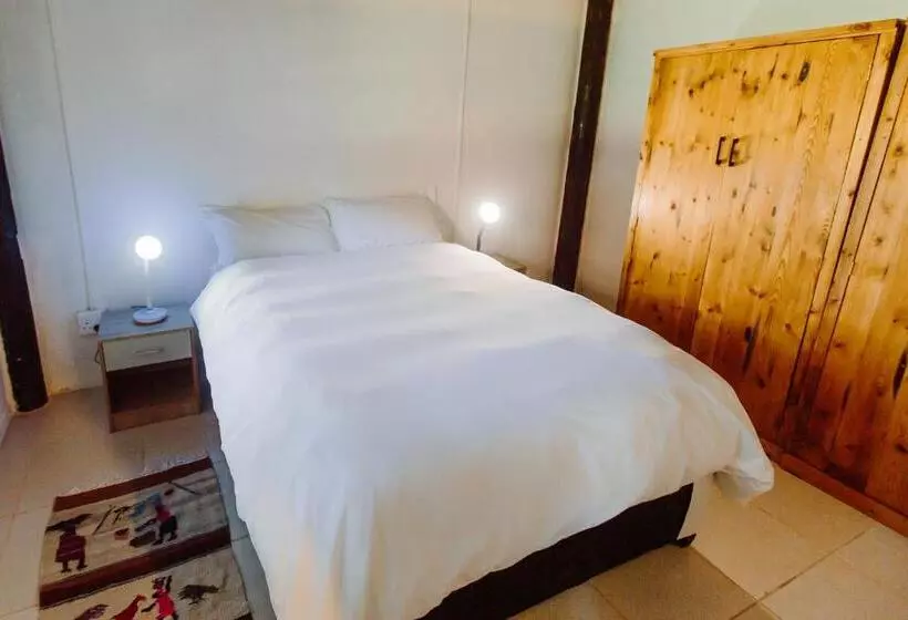 Majatalo Golden Candle Guest House