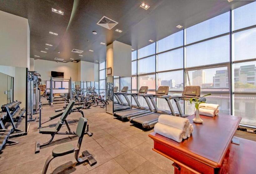 Poulo Wai Hotel & Apartment