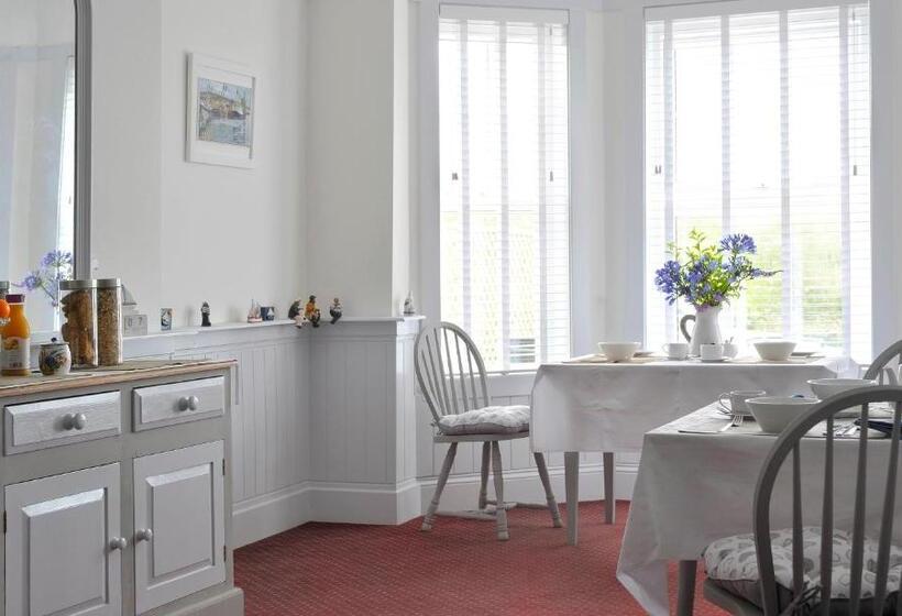 مبيت وإفطار Surf Haven