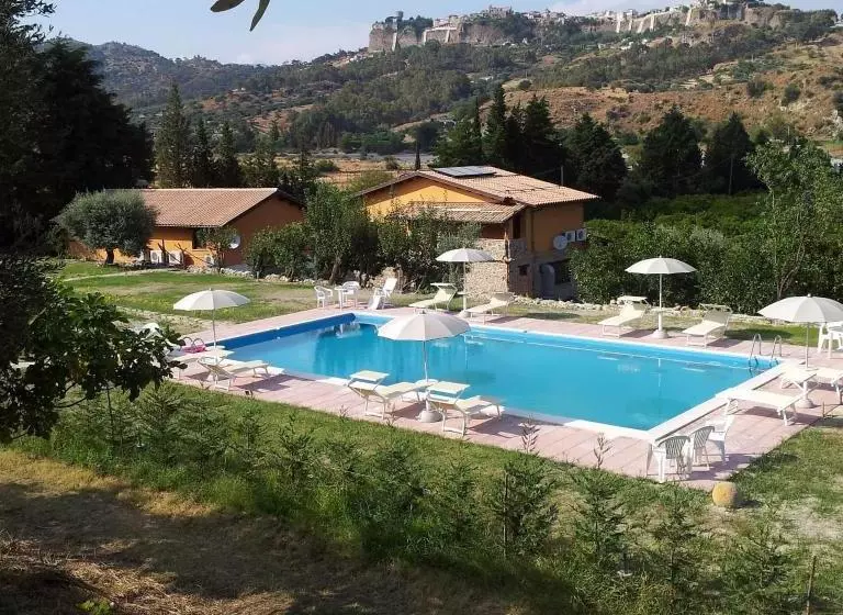 ホテル Agriturismo Feudo Gagliardi