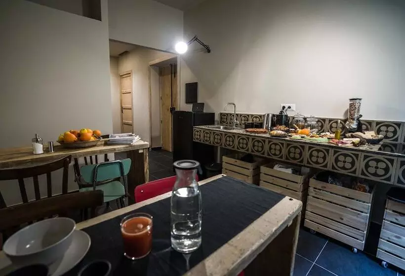 تختخواب و صبحانه Welchome   Guest Accomodation