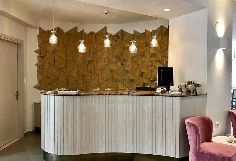 ホテル Emerald Suites