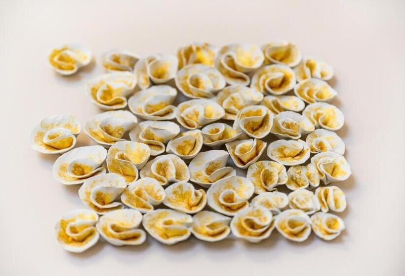 Отель Emerald Suites