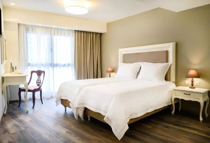 ホテル Emerald Suites