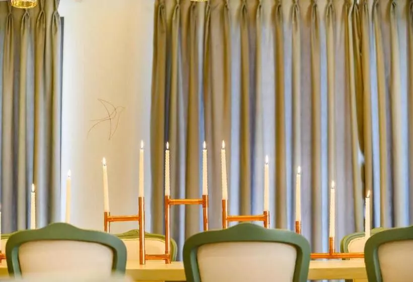 ホテル Emerald Suites