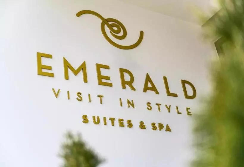 ホテル Emerald Suites